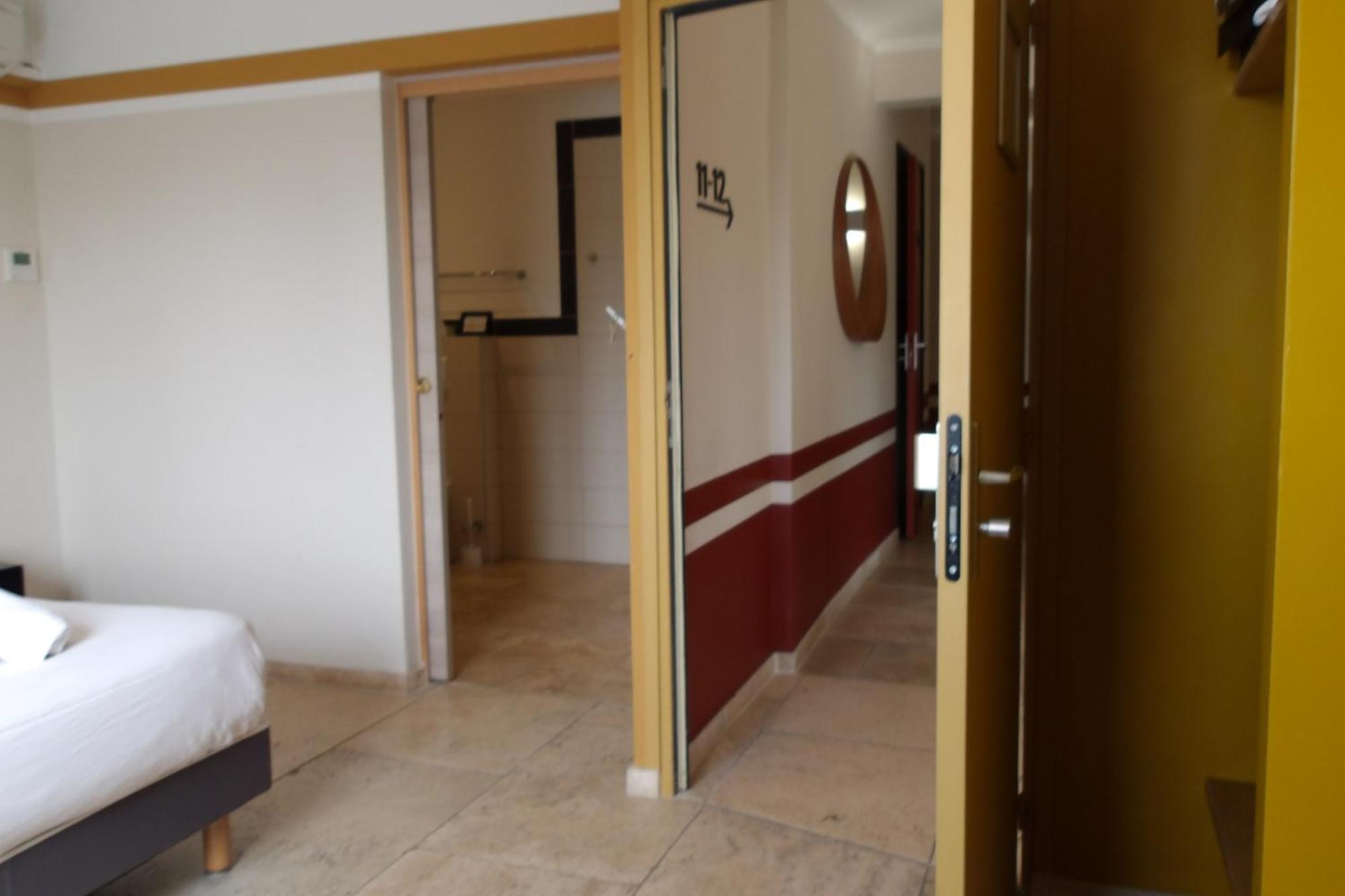 Hotel La Maison Des Ocres 3*